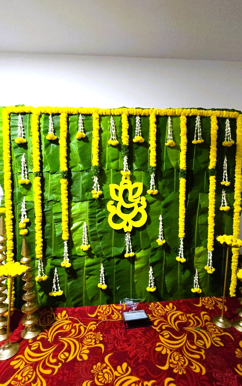 Traditional Housewarming Decorations by Hannah